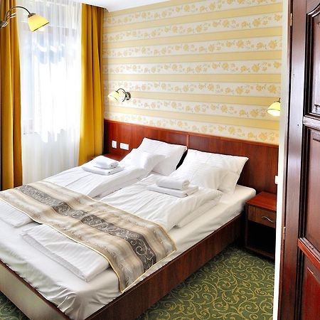 Partium Hotel Szeged Buitenkant foto