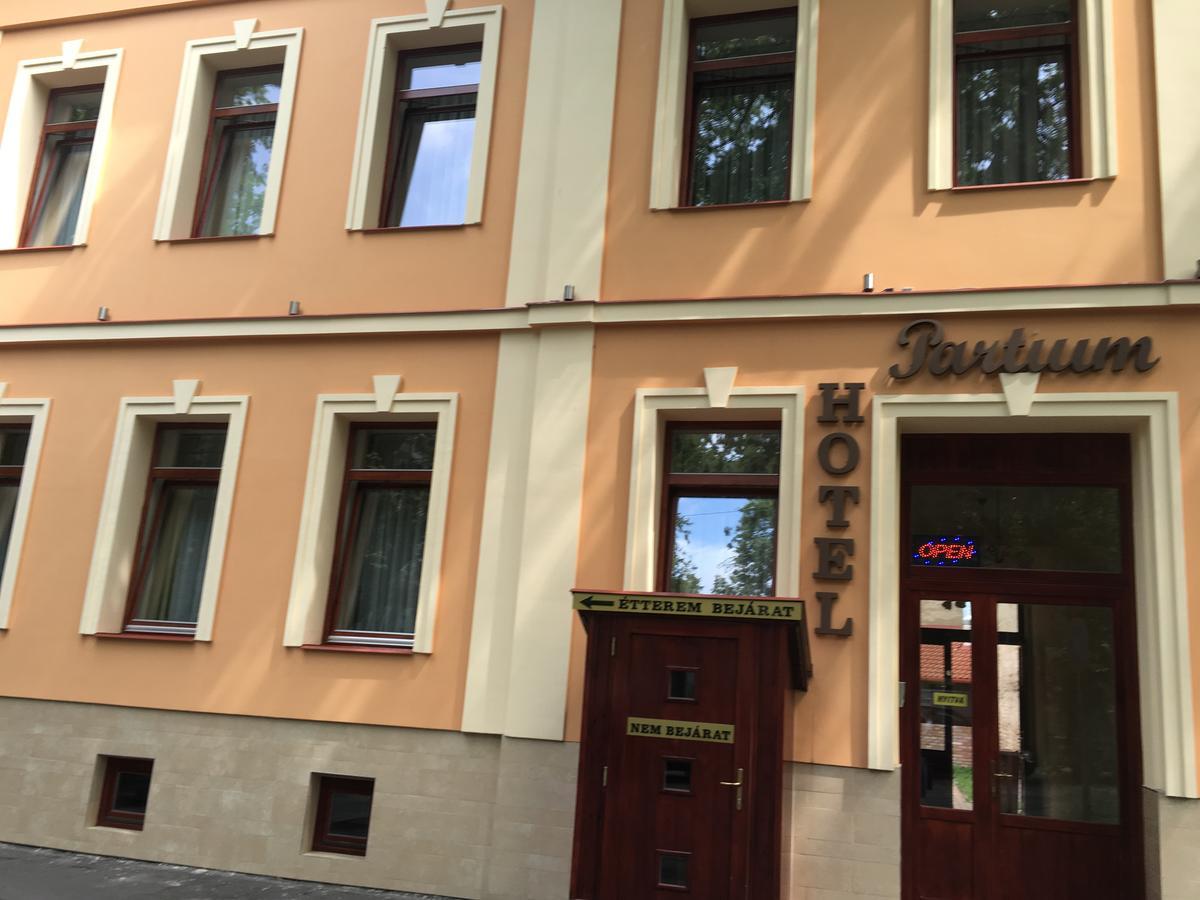 Partium Hotel Szeged Buitenkant foto