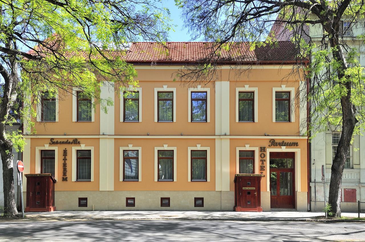 Partium Hotel Szeged Buitenkant foto